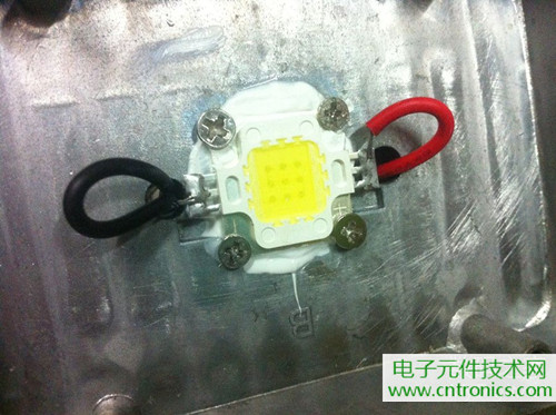 【拆解】9.9包郵10W LED射燈電源拆解改造篇