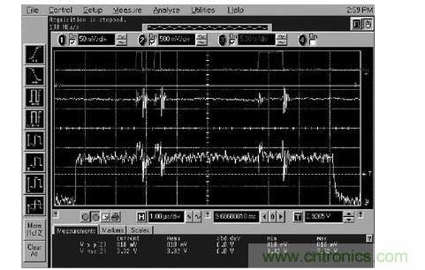 在此示波器照片中，最上面的波形取自JP1(到數(shù)字電位器的數(shù)字碼)，第二個(gè)波形取自JP5(相鄰模擬走線上的噪聲)，最下面的波形取自TP10(16位D/A轉(zhuǎn)換器輸出端的噪聲)。