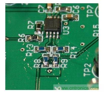  即為殘留過多數(shù)量焊劑的 PCB。