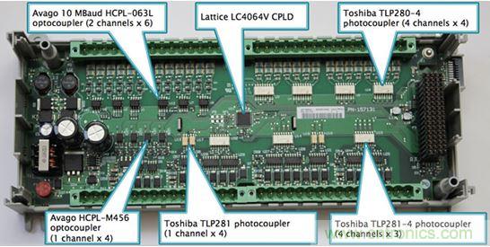 圖2：Rockwell選擇光耦作為Micro850 PLC的數字I/O電路板上的設備輸入和輸出端的核心隔離策略。