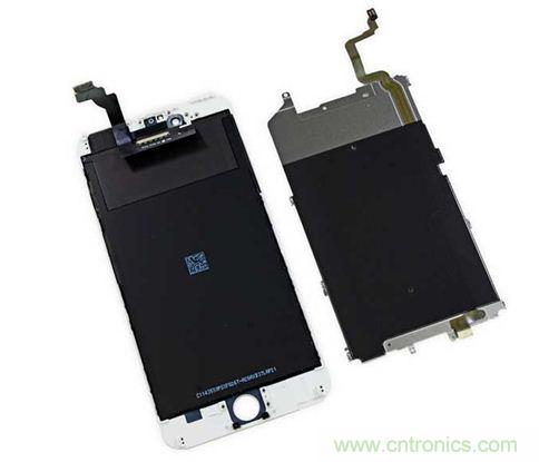 iPhone 6 Plus搭載的高清LED屏幕尺寸為5.5英寸，像素密度為401ppi，并采用了IPS（平面轉(zhuǎn)換）技術(shù)。（來(lái)源：iFixit）