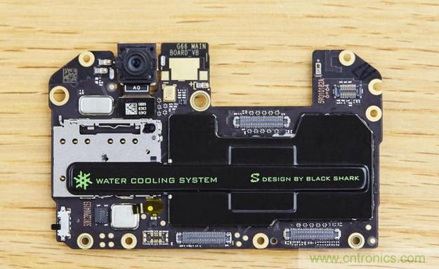拆解黑鯊手機(jī)：多級(jí)直觸一體式液冷系統(tǒng)有什么門道？